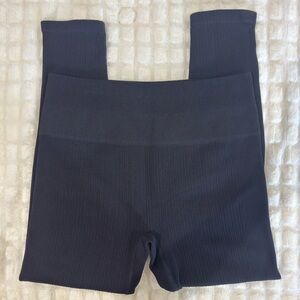 Women’s Fabletics Black Rib Seamless Leggings. LS